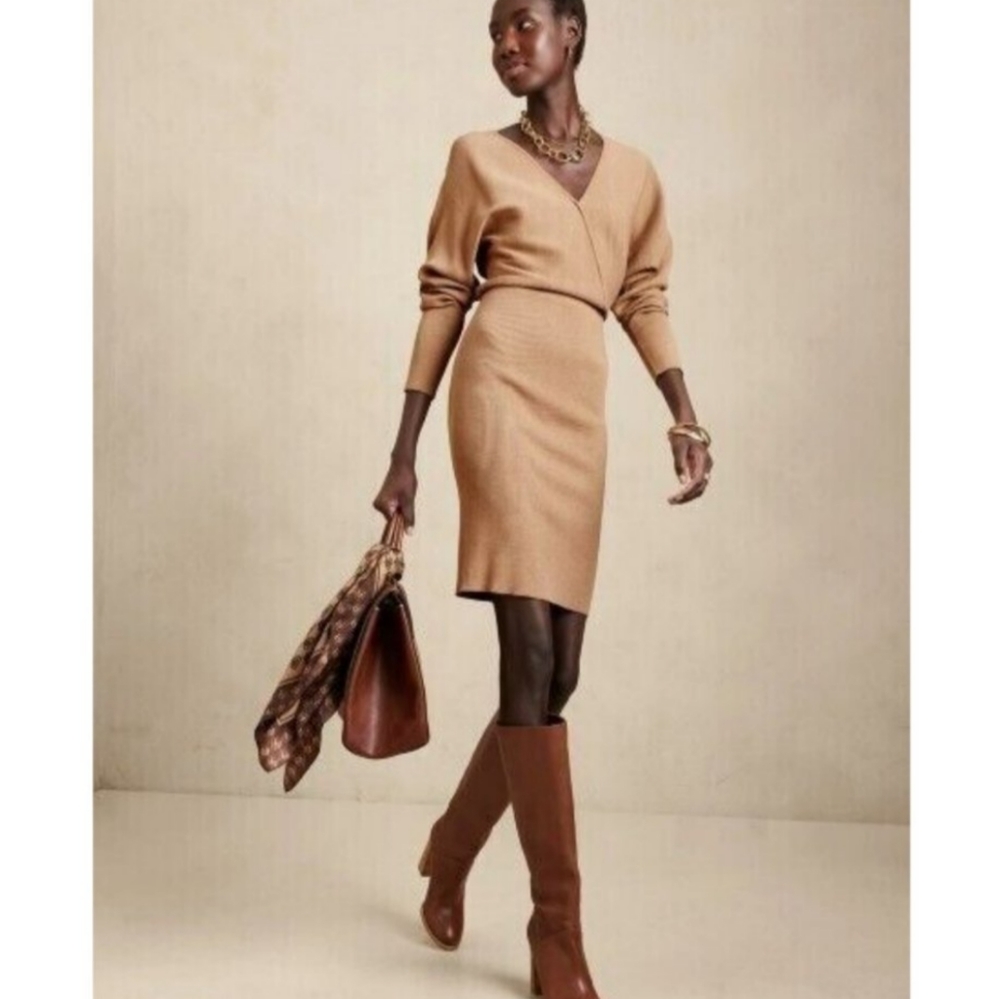 Banana Republic Lenzing Ecovero Serene Sweater Tan Dress Medium Tall V Neck